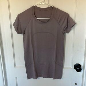 Womens Lululemon Swiftly Tech Short Sleeve 2.0 Size 6.